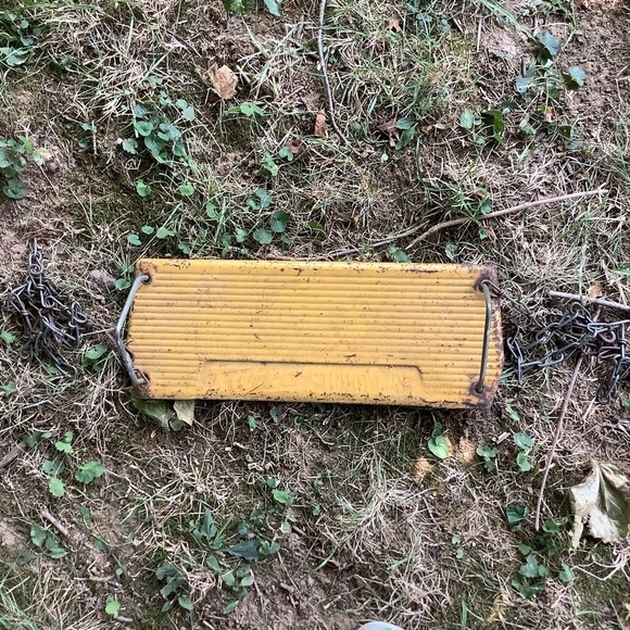 1950’s Vintage Metal Yellow Chippy Paint School Yard Swing Chains - Picture 4 of 8